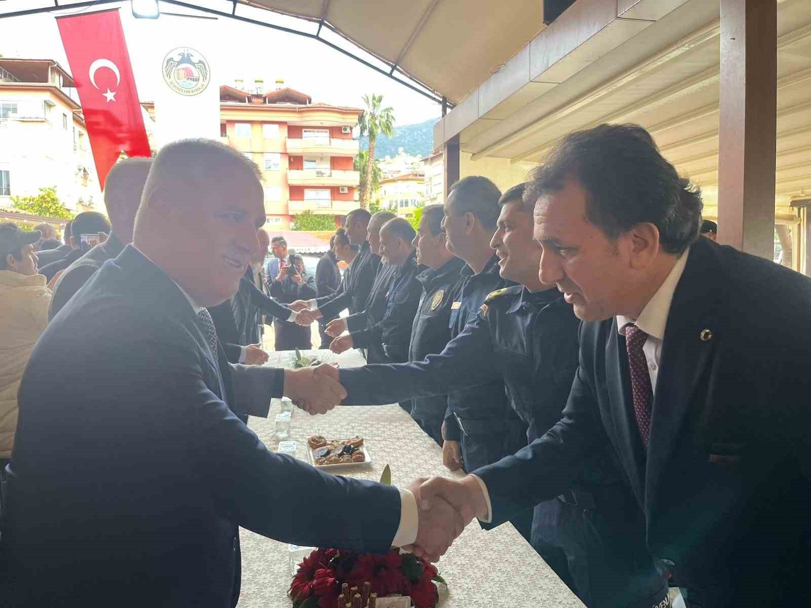 Alanya’da protokol bayramlaştı
