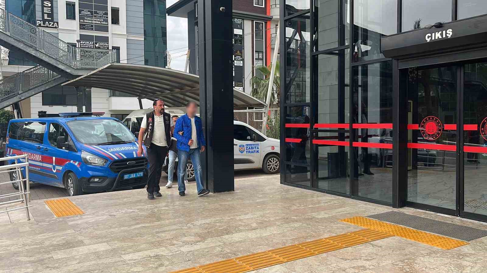 Alanya’da sosyal medyadan cumhurbaşkanına hakaret eden şahıs tutuklandı
