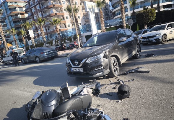 Alanya’da SUV motosiklet çarpıştı: 1 ölü 1, yaralı
