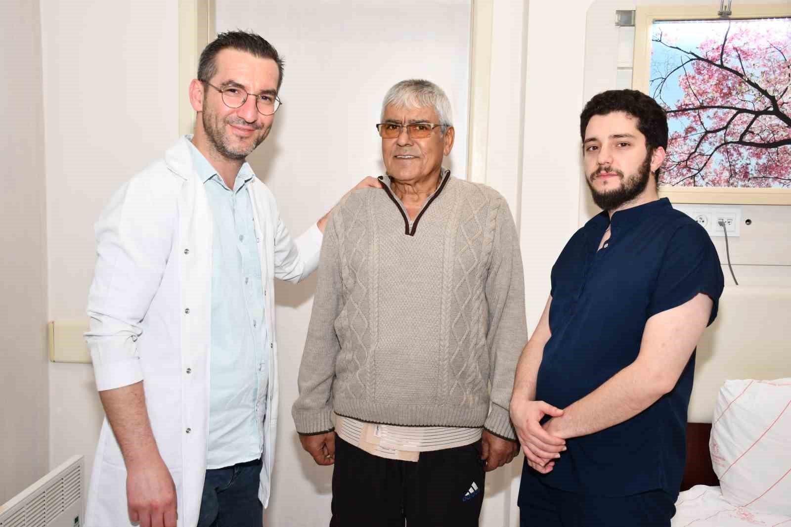 Alanya’da ULAR ameliyatıyla zorlu tümörde bağırsak devamlılığı korundu
Alanya’da ULAR ameliyatıyla zorlu tümörde bağırsak devamlılığı korundu