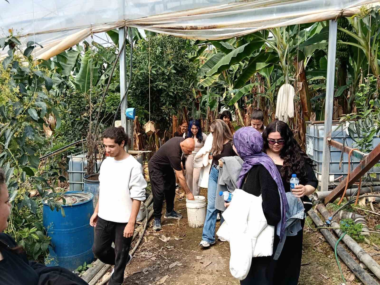 Alanya’da üniversiteli öğrencilerden tropikal bahçelere teknik gezi
Alanya’da üniversiteli öğrencilerden tropikal bahçelere teknik gezi