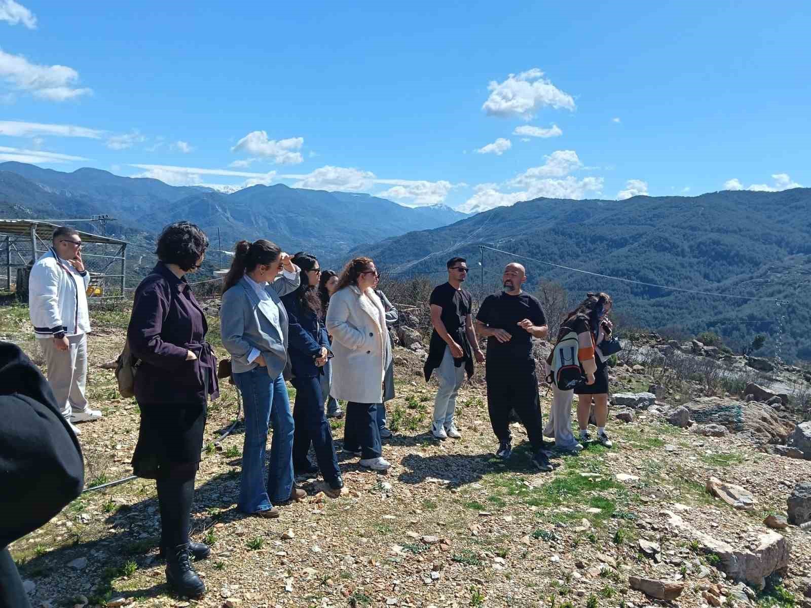 Alanya’da üniversiteli öğrencilerden tropikal bahçelere teknik gezi
Alanya’da üniversiteli öğrencilerden tropikal bahçelere teknik gezi