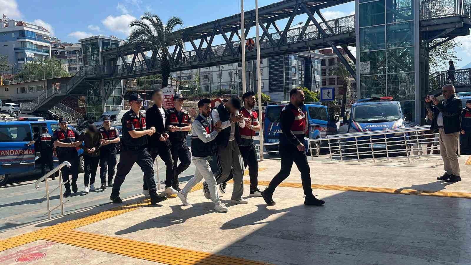 Alanya’da uyuşturucu operasyonu: 3 şüpheli tutuklandı
