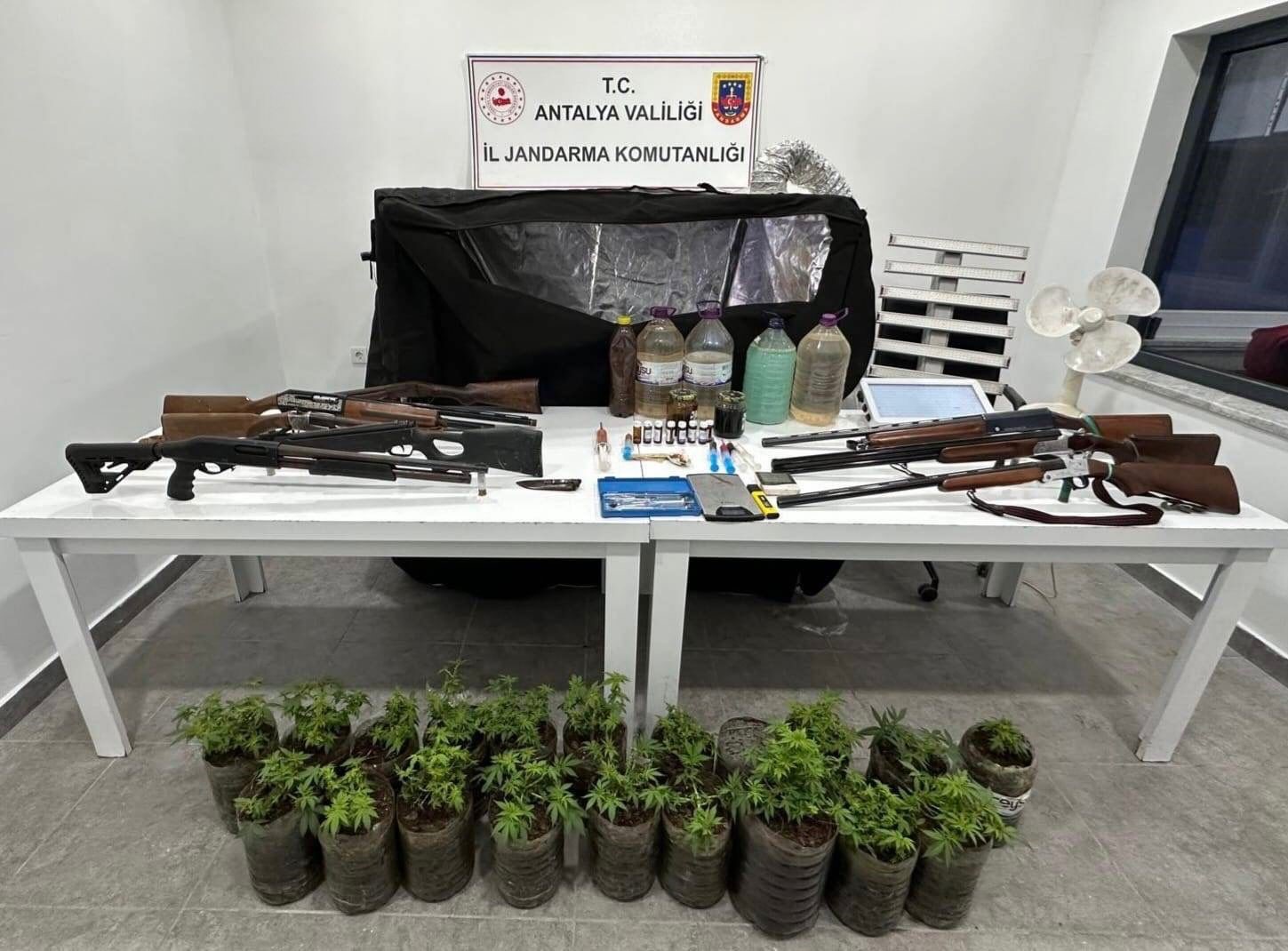 Alanya’da uyuşturucu operasyonu: Sıvı metamfetamin ve kenevir ele geçirildi
