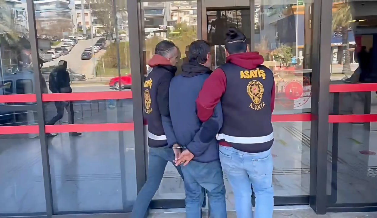 Alanya’da yeni yıl denetimlerinde 30 aranan şahıs yakalandı
