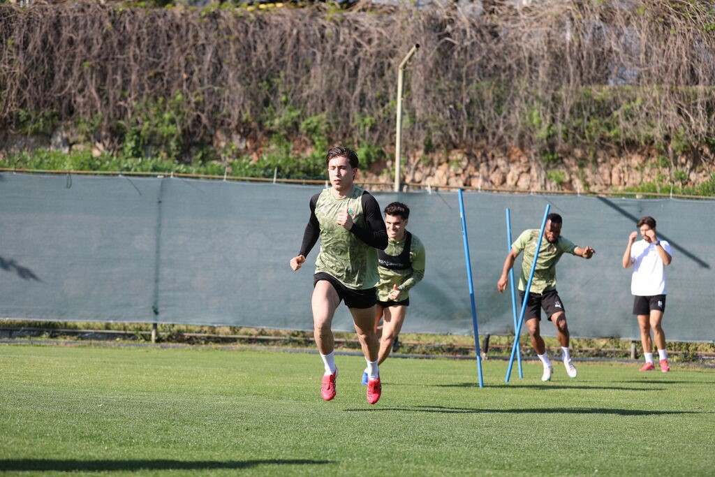 Alanyaspor, Beşiktaş maçı hazırlıklarına başladı
