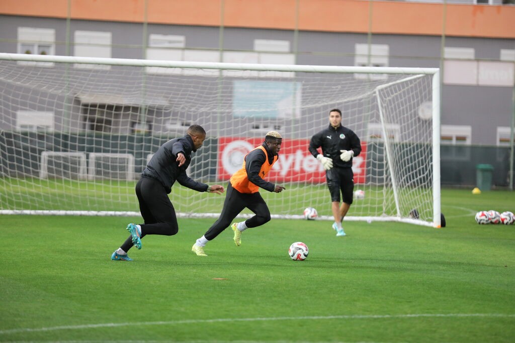 Alanyaspor, Eyüpspor maçı hazırlıklarına başladı
