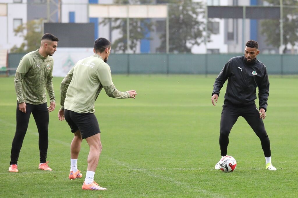 Alanyaspor, Eyüpspor maçı hazırlıklarını tamamladı
