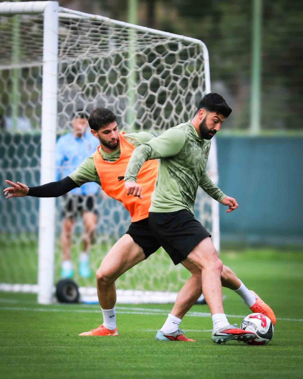 Alanyaspor, Kasımpaşa maçı hazırlıklarına başladı
