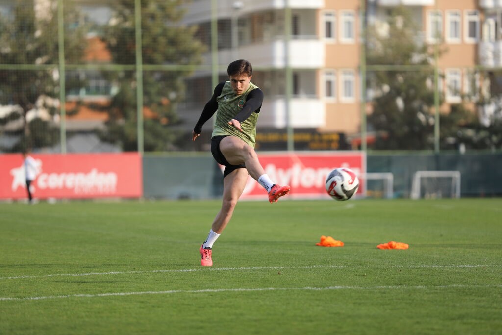 Alanyaspor, Kocaelispor maçı hazırlıklarını tamamladı
