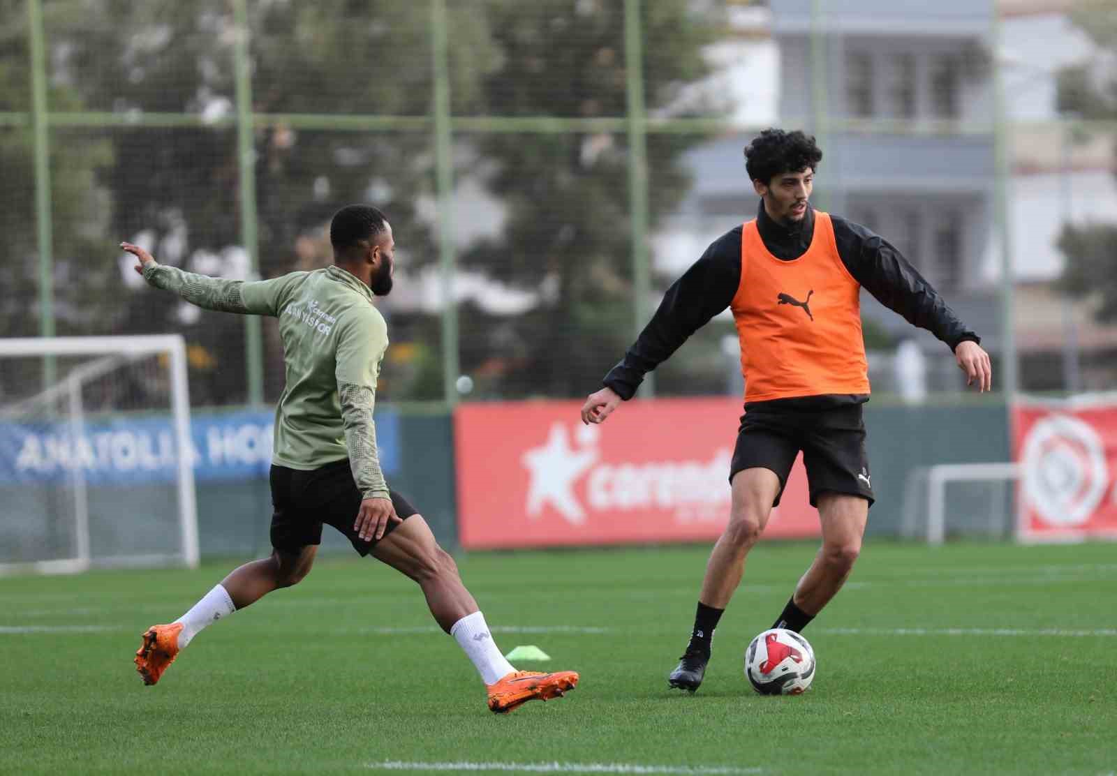 Alanyaspor, Konyaspor maçı hazırlıklarına başladı
