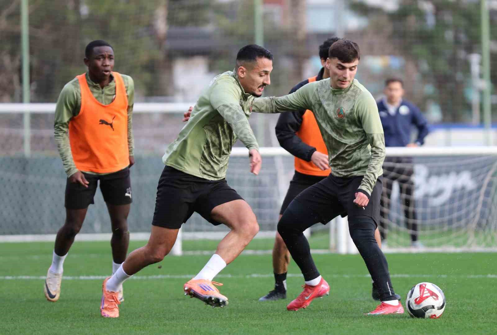 Alanyaspor, Konyaspor maçı hazırlıklarına başladı

