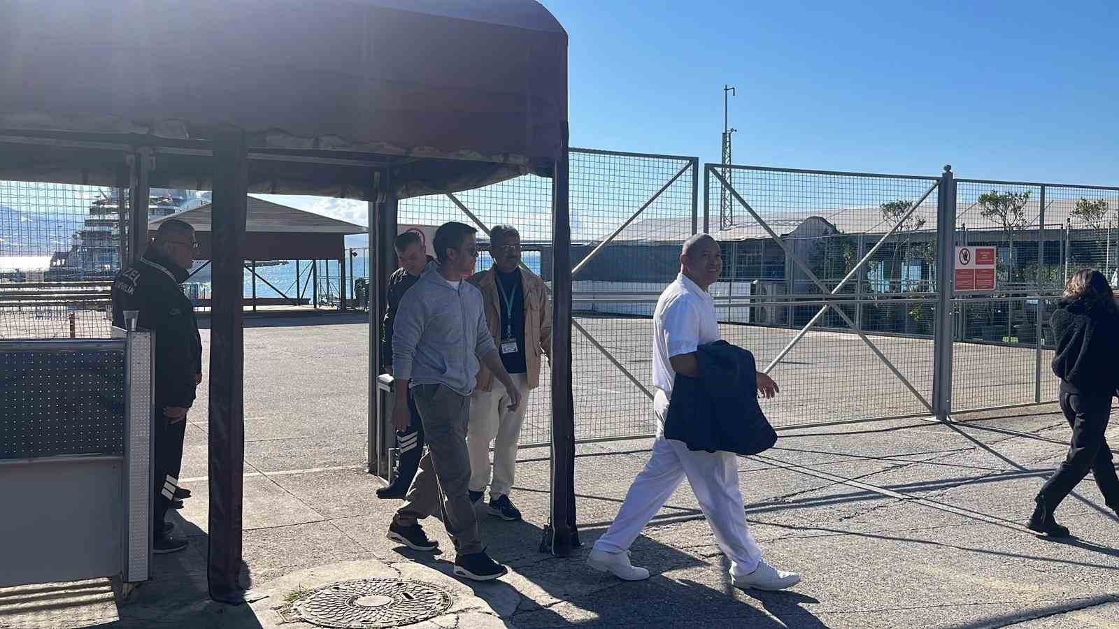 Alanya’ya Fransız bayraklı kruvaziyer demir attı
