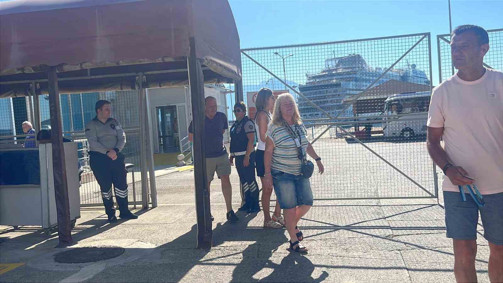 Alanya’ya lüks kruvaziyer ile 2 bin turist geldi
