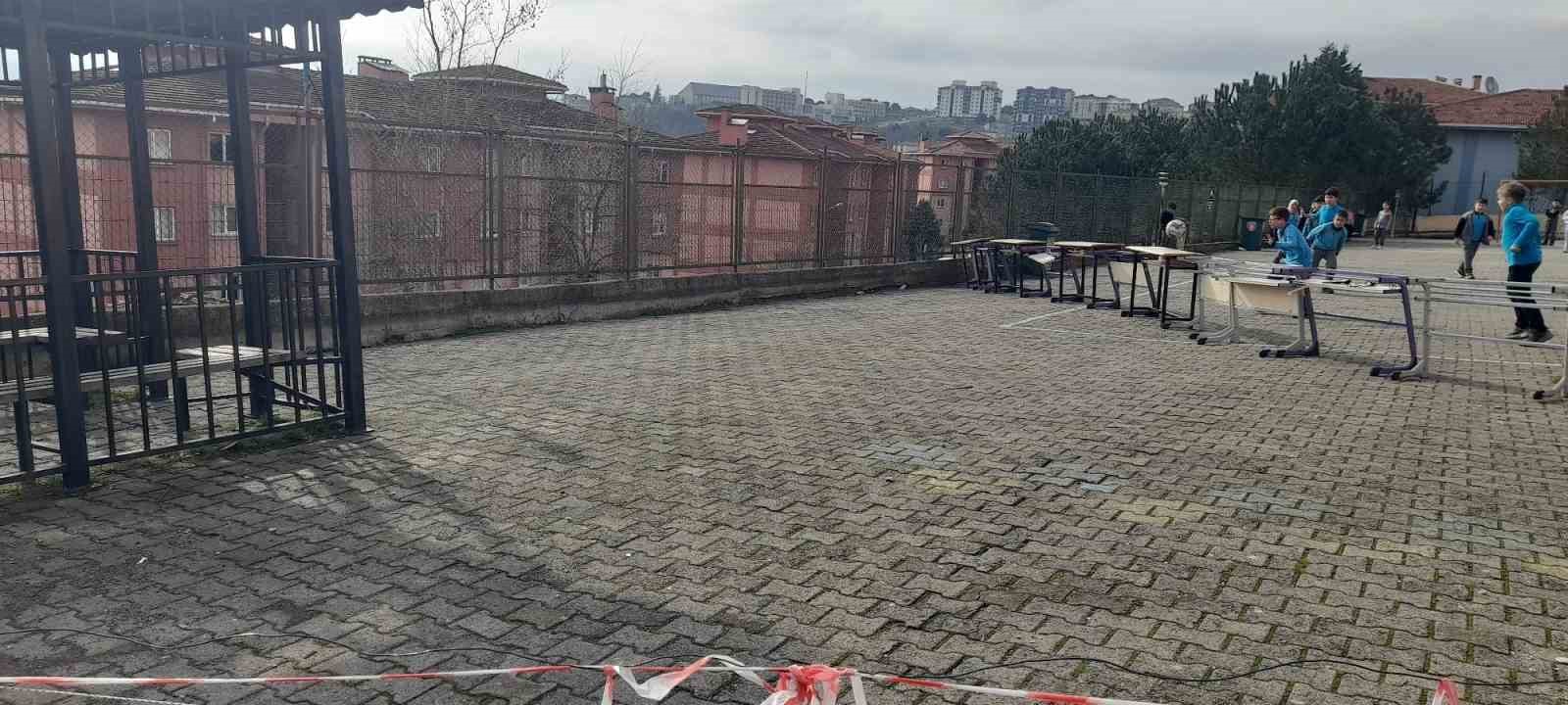 Alaplı TOKİ İlk ve Ortaokulu’nda istinat duvarında çökme tehlikesi
