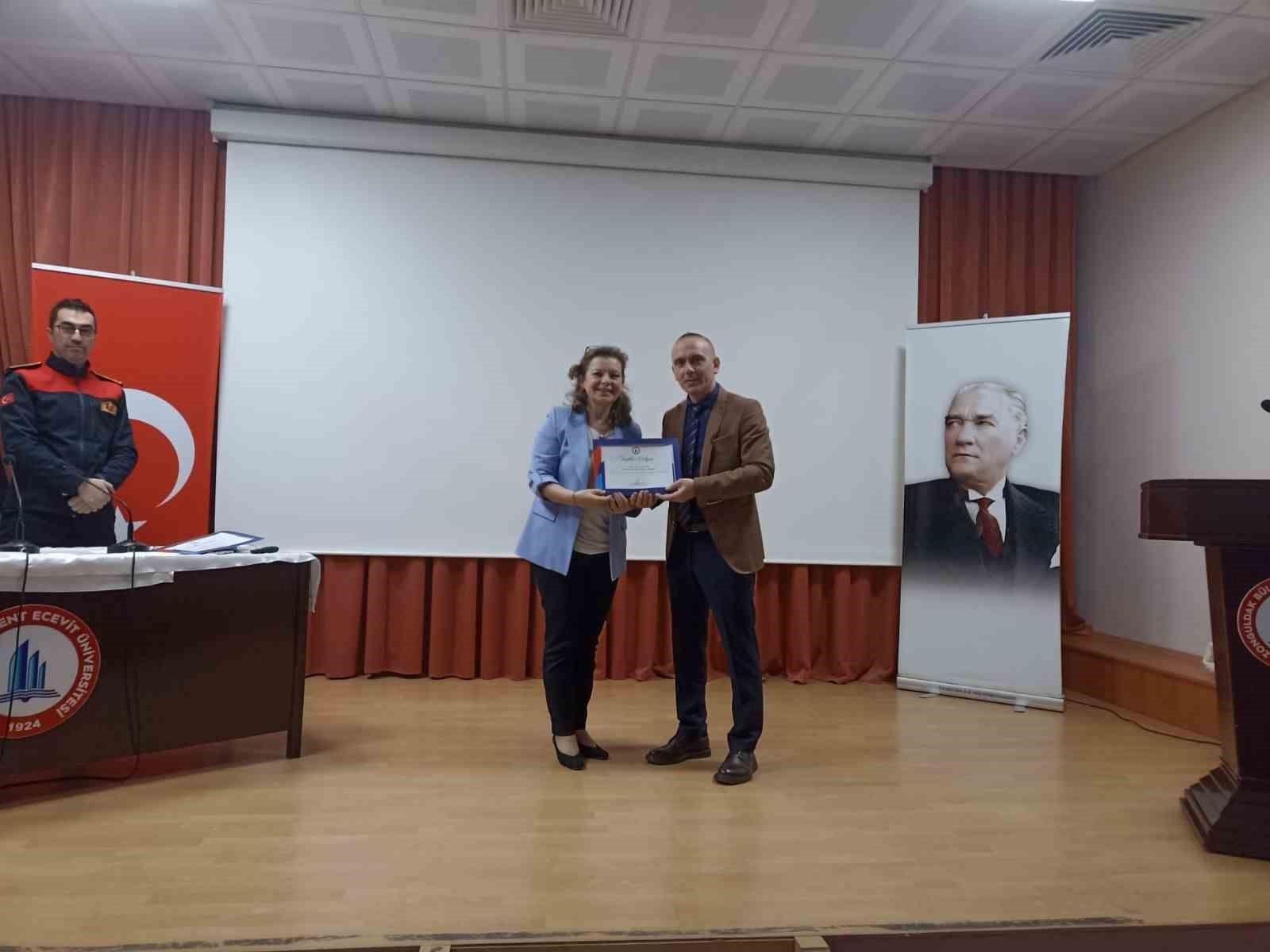 Alaplı’da deprem farkındalığı semineri düzenlendi
