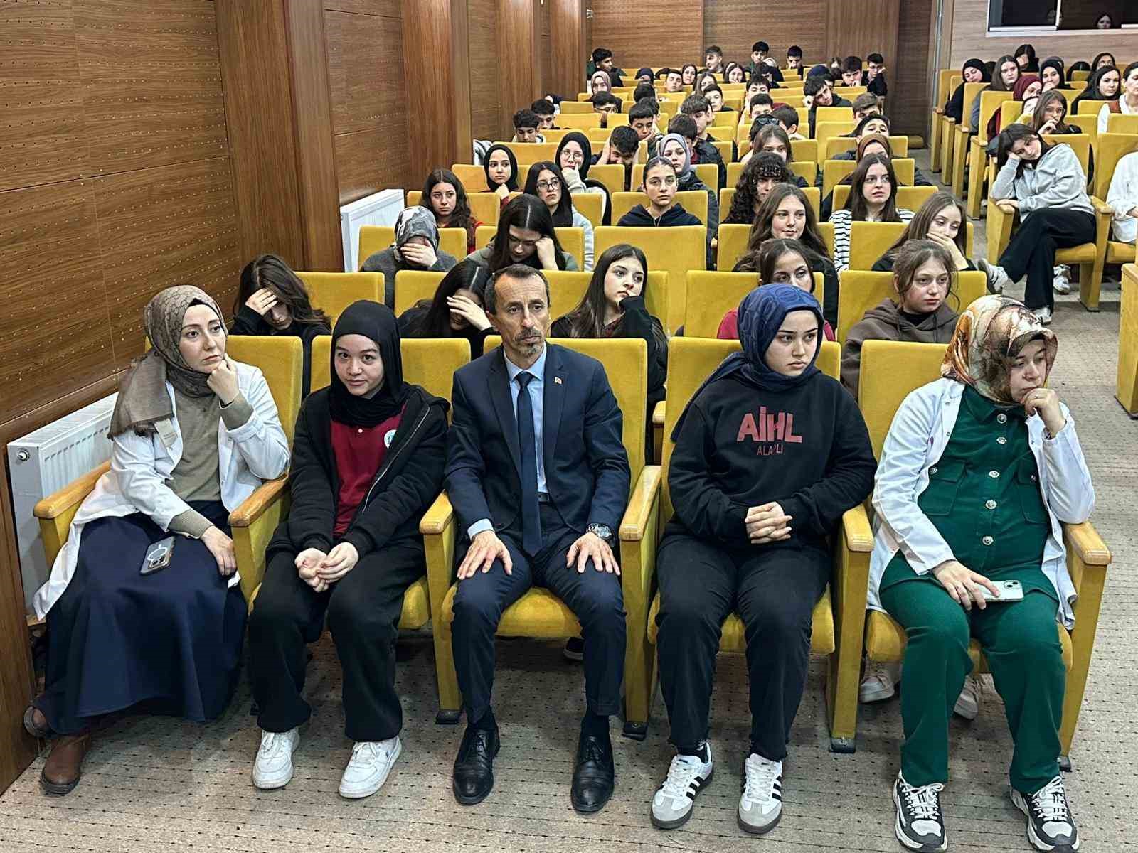 Alaplı’da gazeteciler öğrencilerle buluştu
