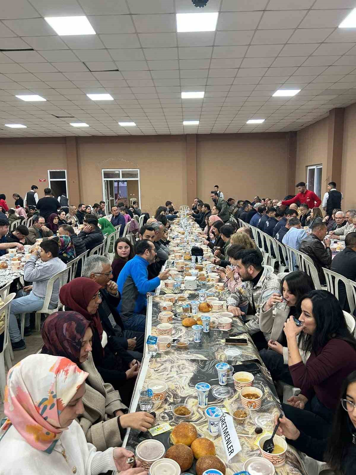 Alaşehir Killik’te birlik ve dayanışma sofrası kuruldu
