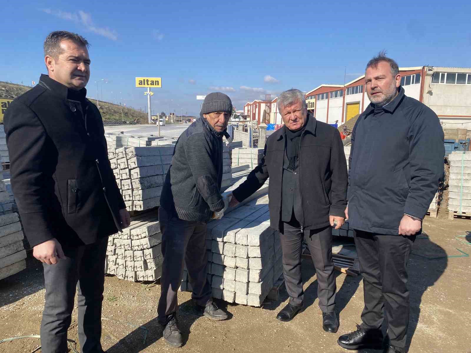 Alaşehir’de 350 üreticiye 3 bin 500 bağ direği hibesi
