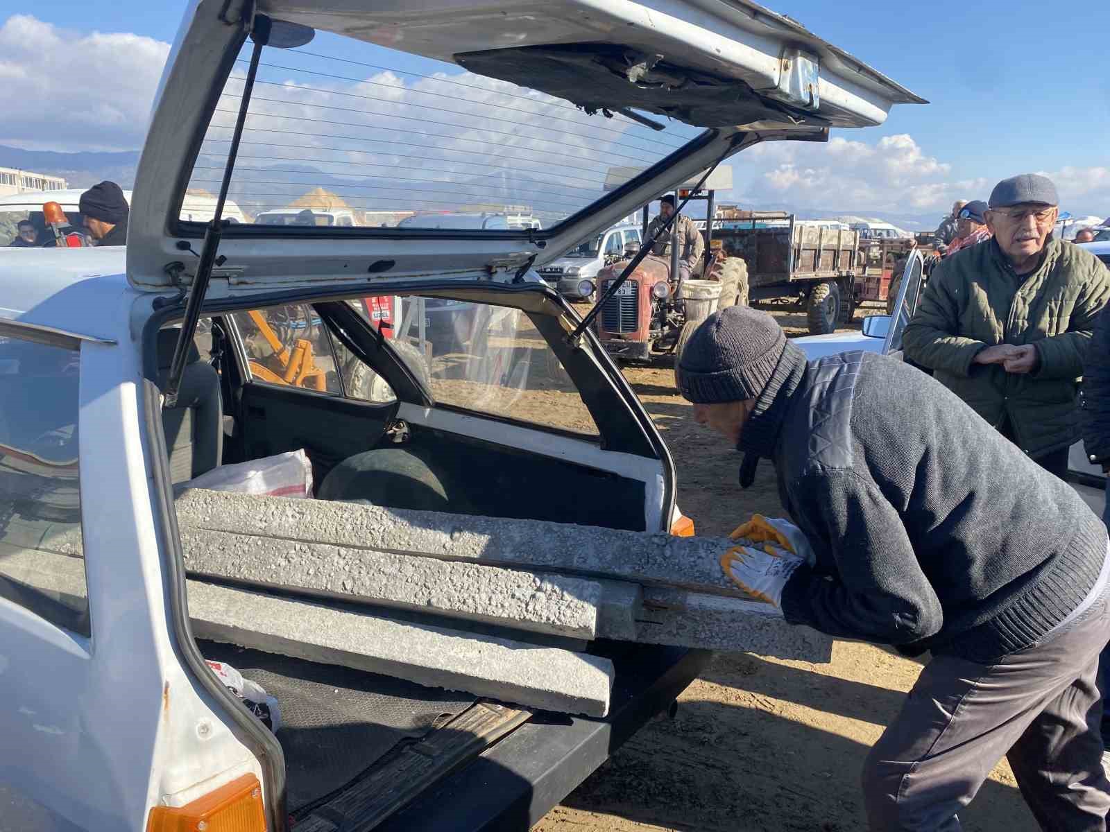 Alaşehir’de 350 üreticiye 3 bin 500 bağ direği hibesi
