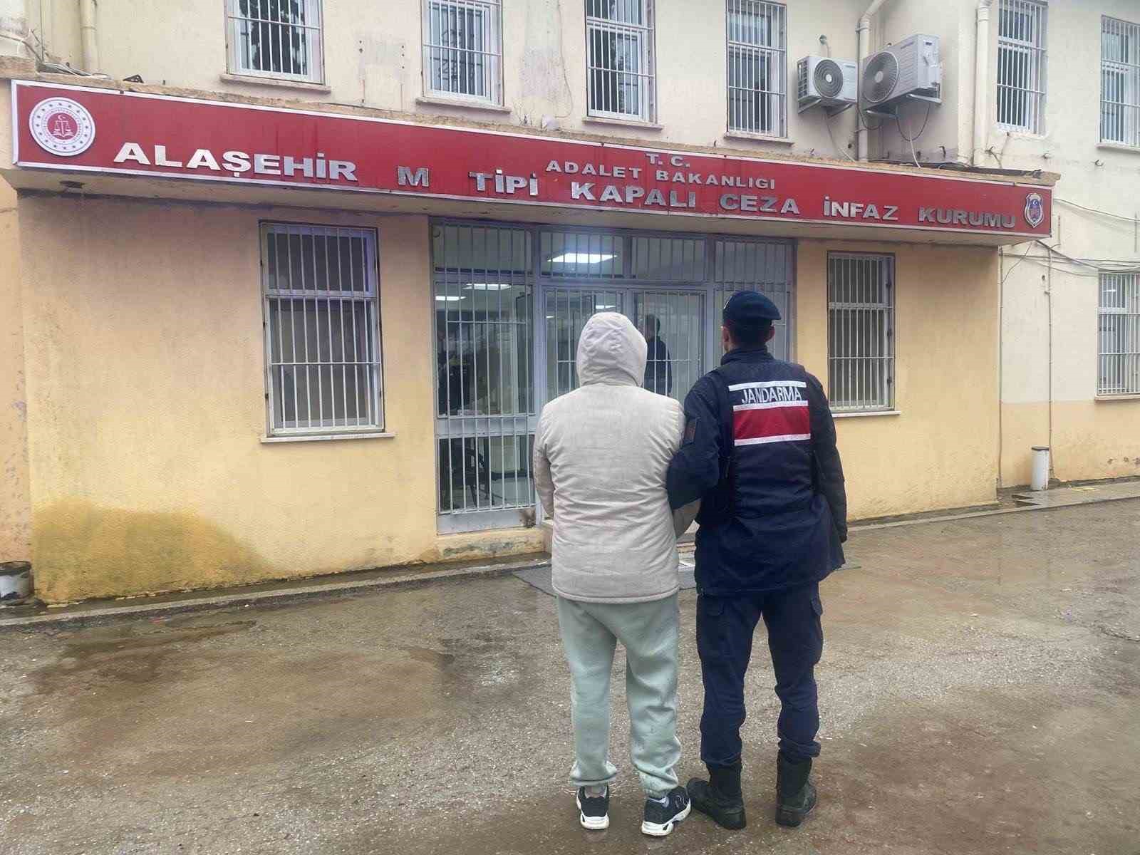 Alaşehir’de 5 bin 96 adet sentetik hap ele geçirildi

