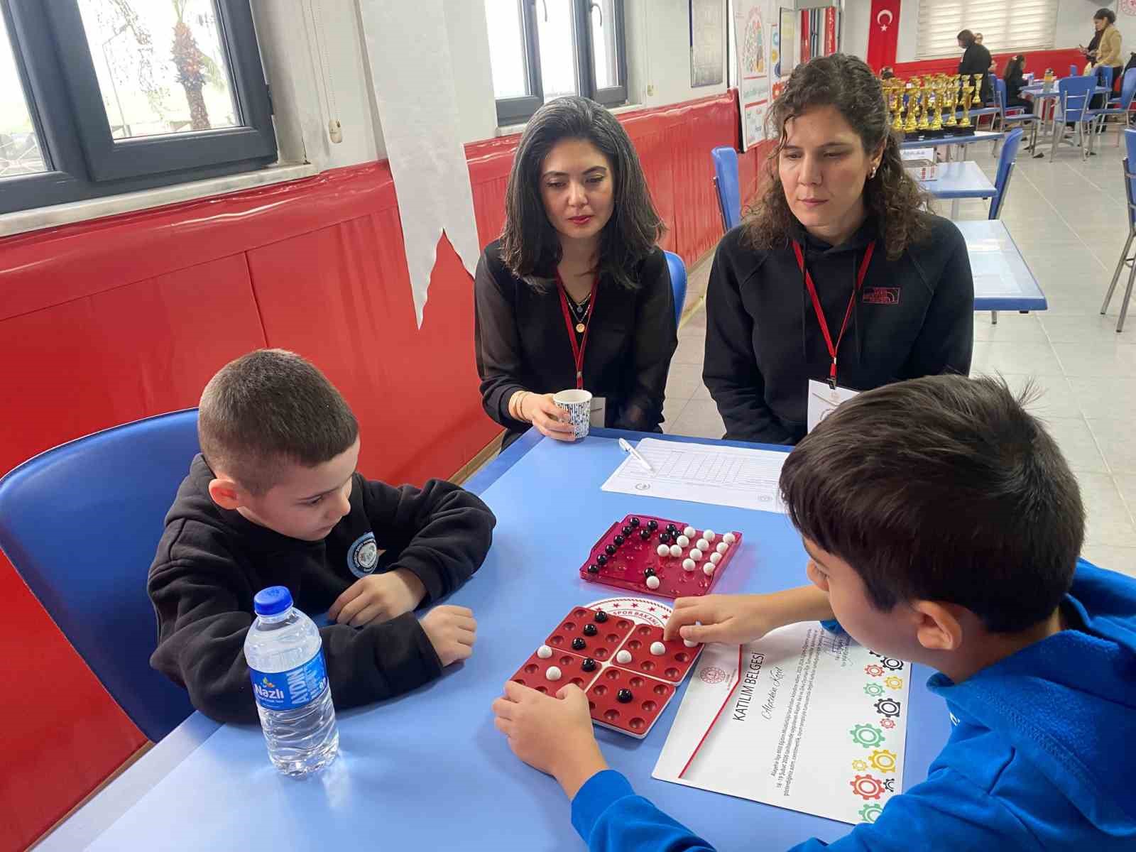 Alaşehir’de 81 öğrenci ilçe şampiyonluğu için yarıştı
Alaşehir’de 81 öğrenci ilçe şampiyonluğu için yarıştı