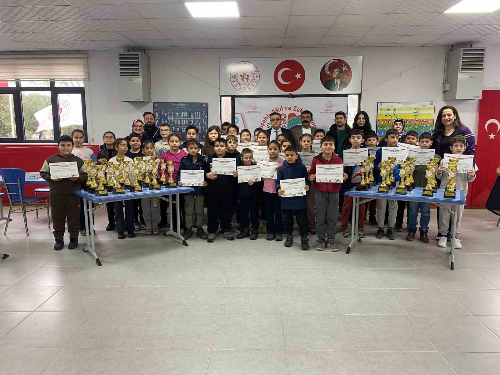 Alaşehir’de 81 öğrenci ilçe şampiyonluğu için yarıştı
Alaşehir’de 81 öğrenci ilçe şampiyonluğu için yarıştı