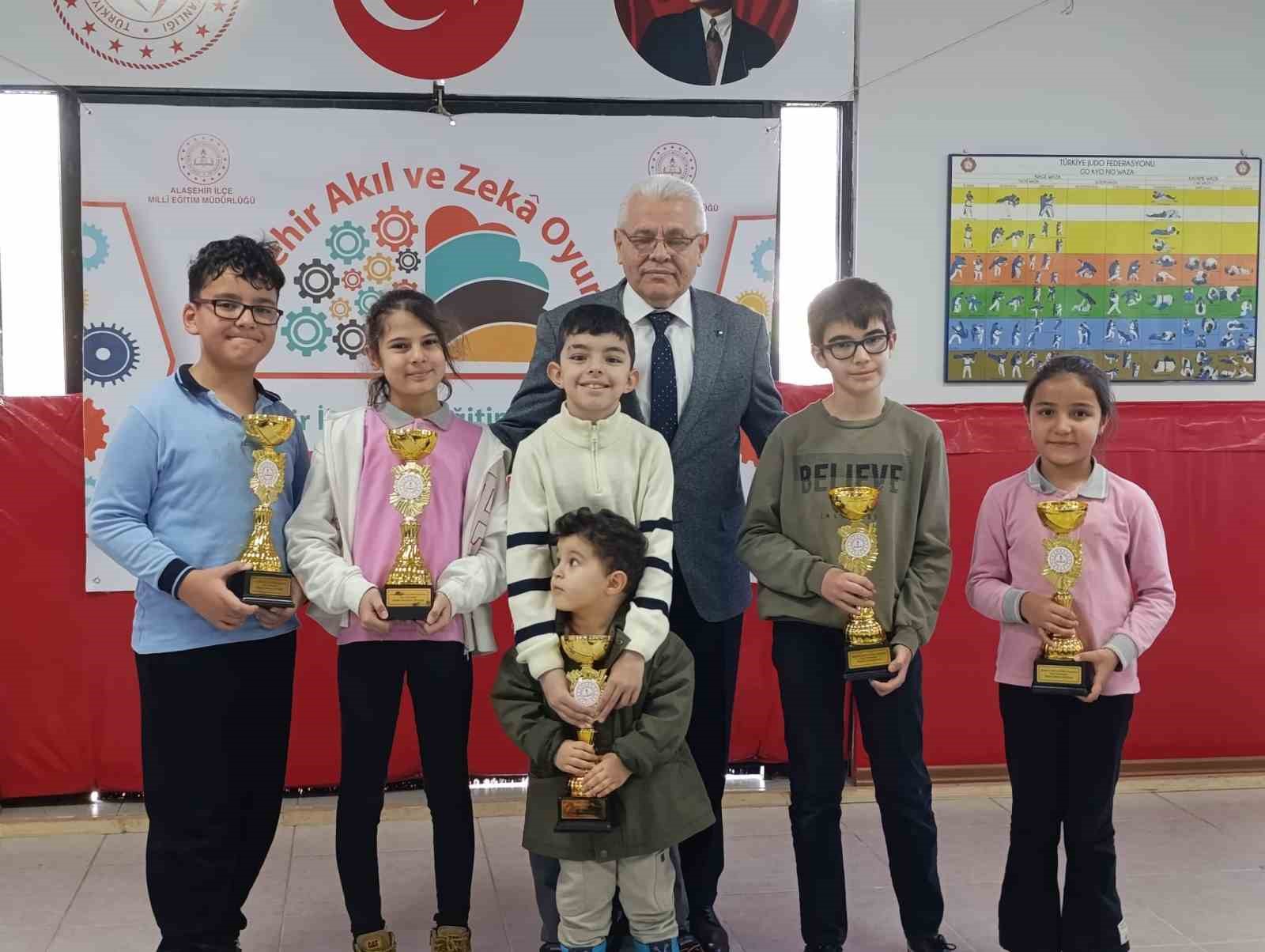 Alaşehir’de 81 öğrenci ilçe şampiyonluğu için yarıştı
Alaşehir’de 81 öğrenci ilçe şampiyonluğu için yarıştı