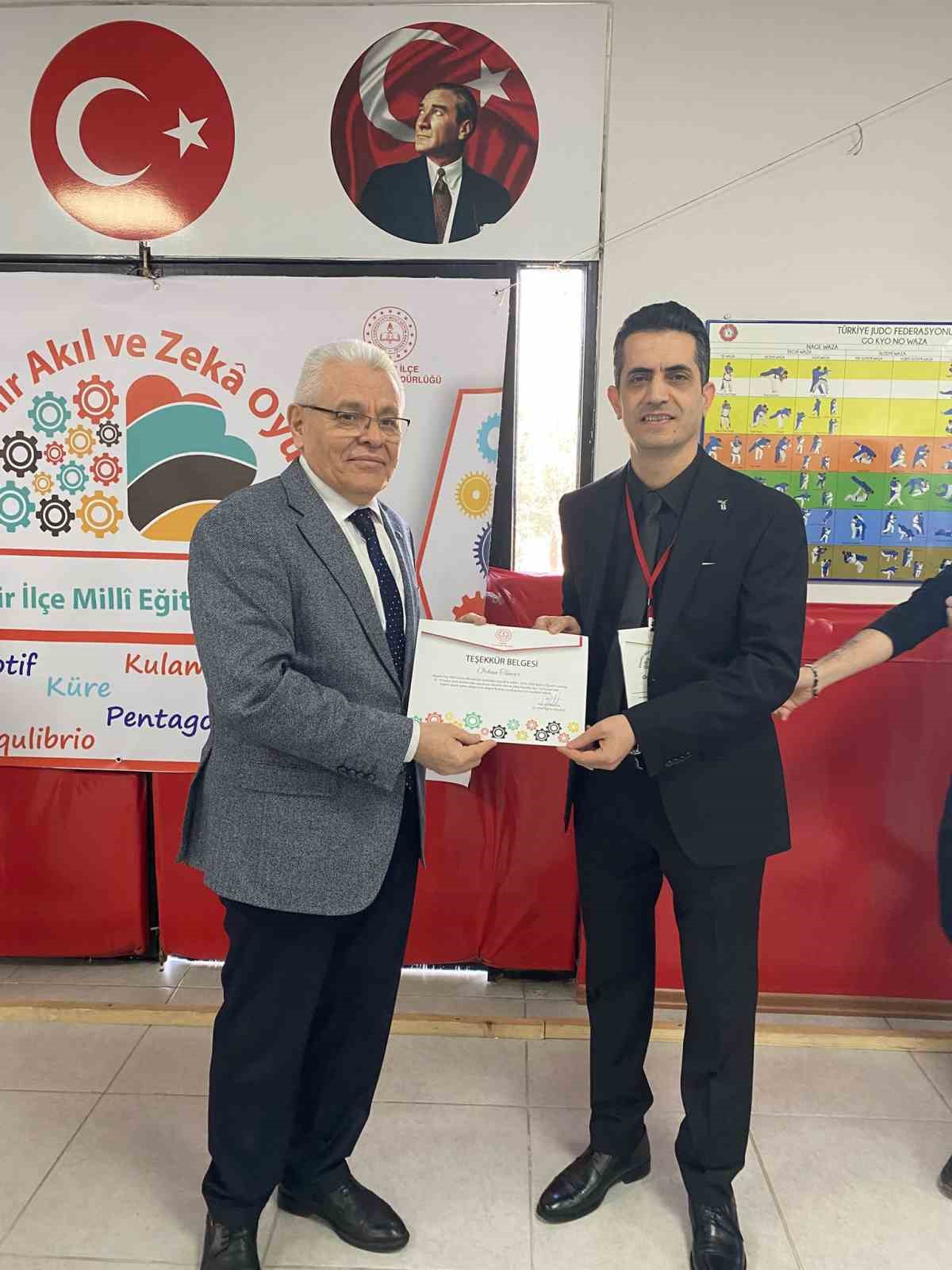 Alaşehir’de 81 öğrenci ilçe şampiyonluğu için yarıştı
Alaşehir’de 81 öğrenci ilçe şampiyonluğu için yarıştı