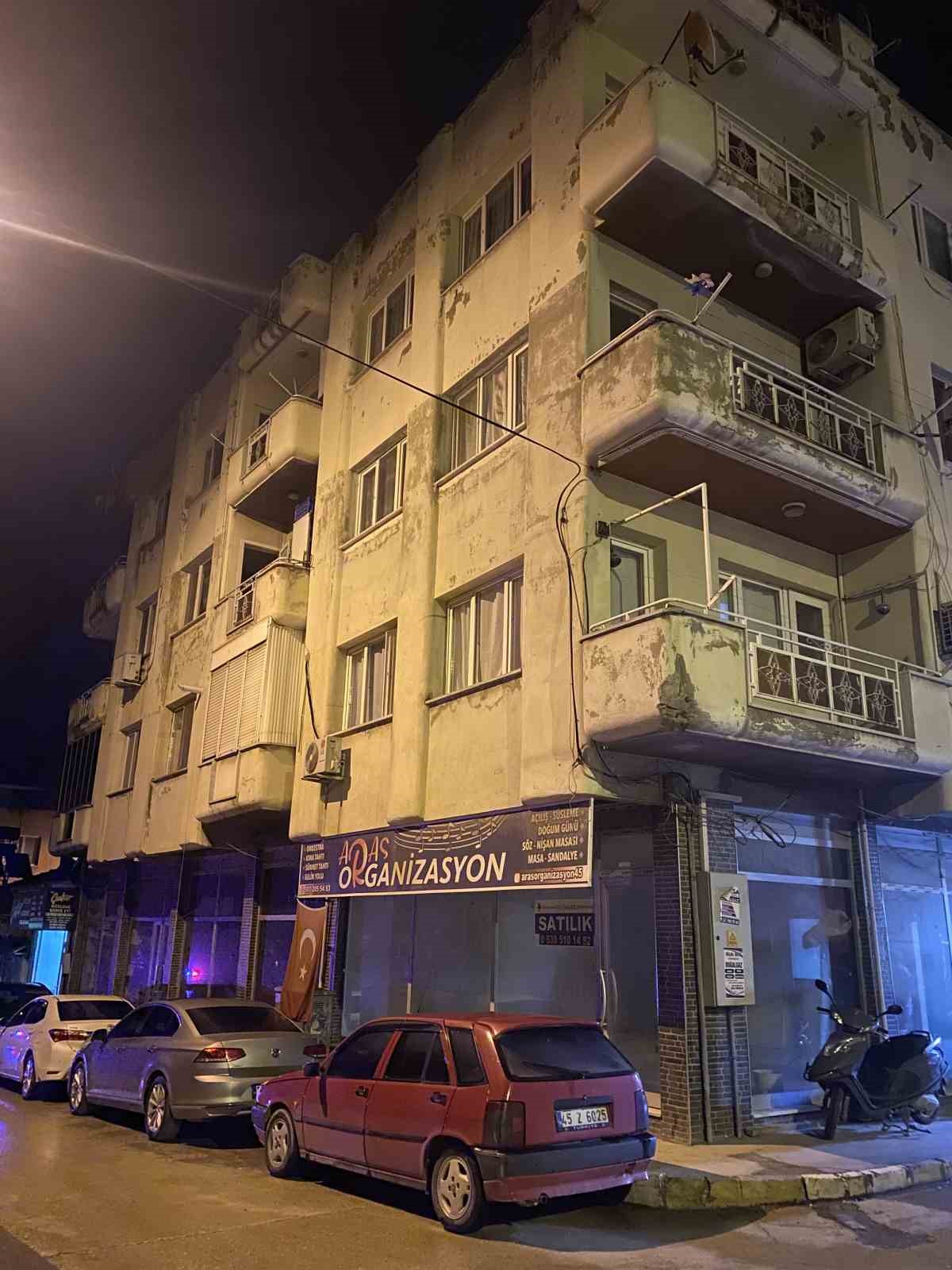 Alaşehir’de ev yangını korkuttu
