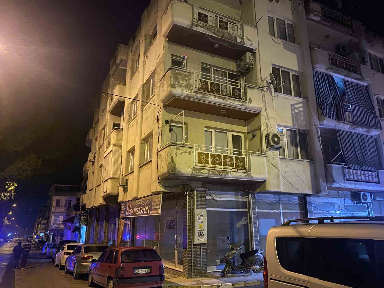 Alaşehir’de ev yangını korkuttu
