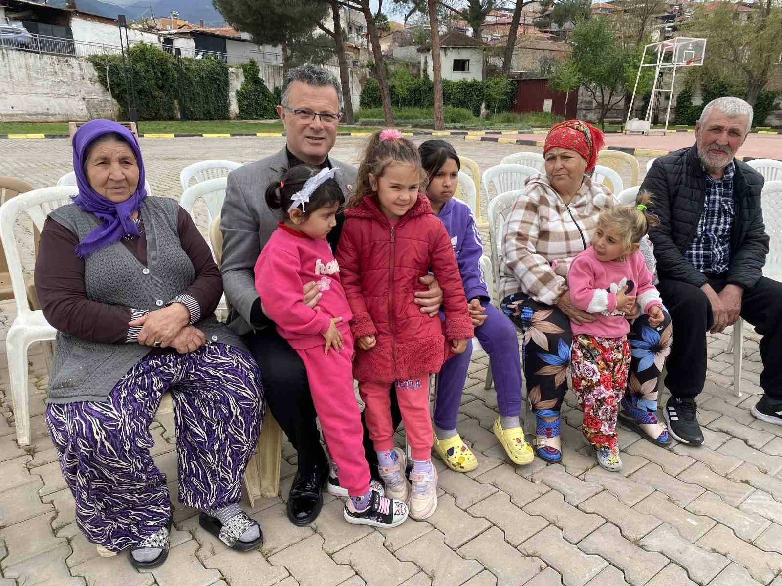 Alaşehir’de Romanlar Günü uçurtma şenliğiyle kutlandı
