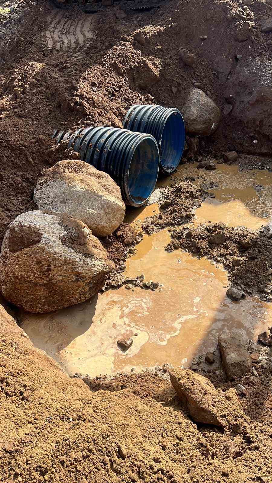 Alaşehir’de selin vurduğu yollar onarılıyor
