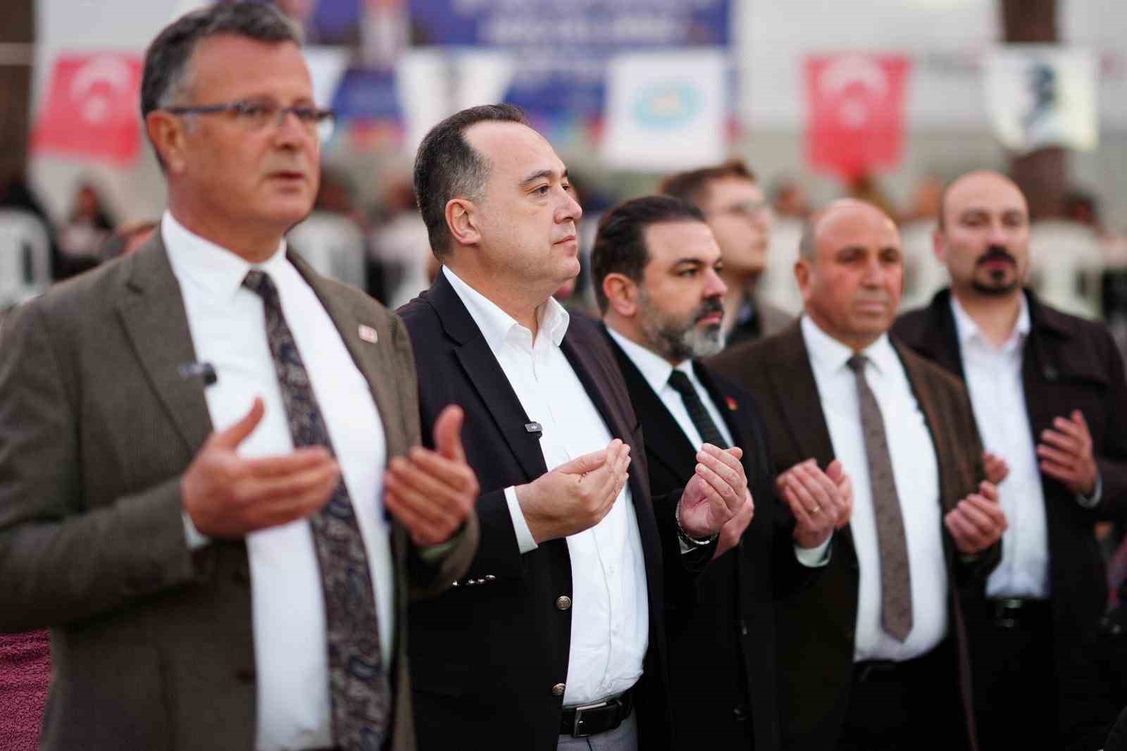 Alaşehir’de yüzlerce kişi iftarda buluştu
Alaşehir’de yüzlerce kişi iftarda buluştu