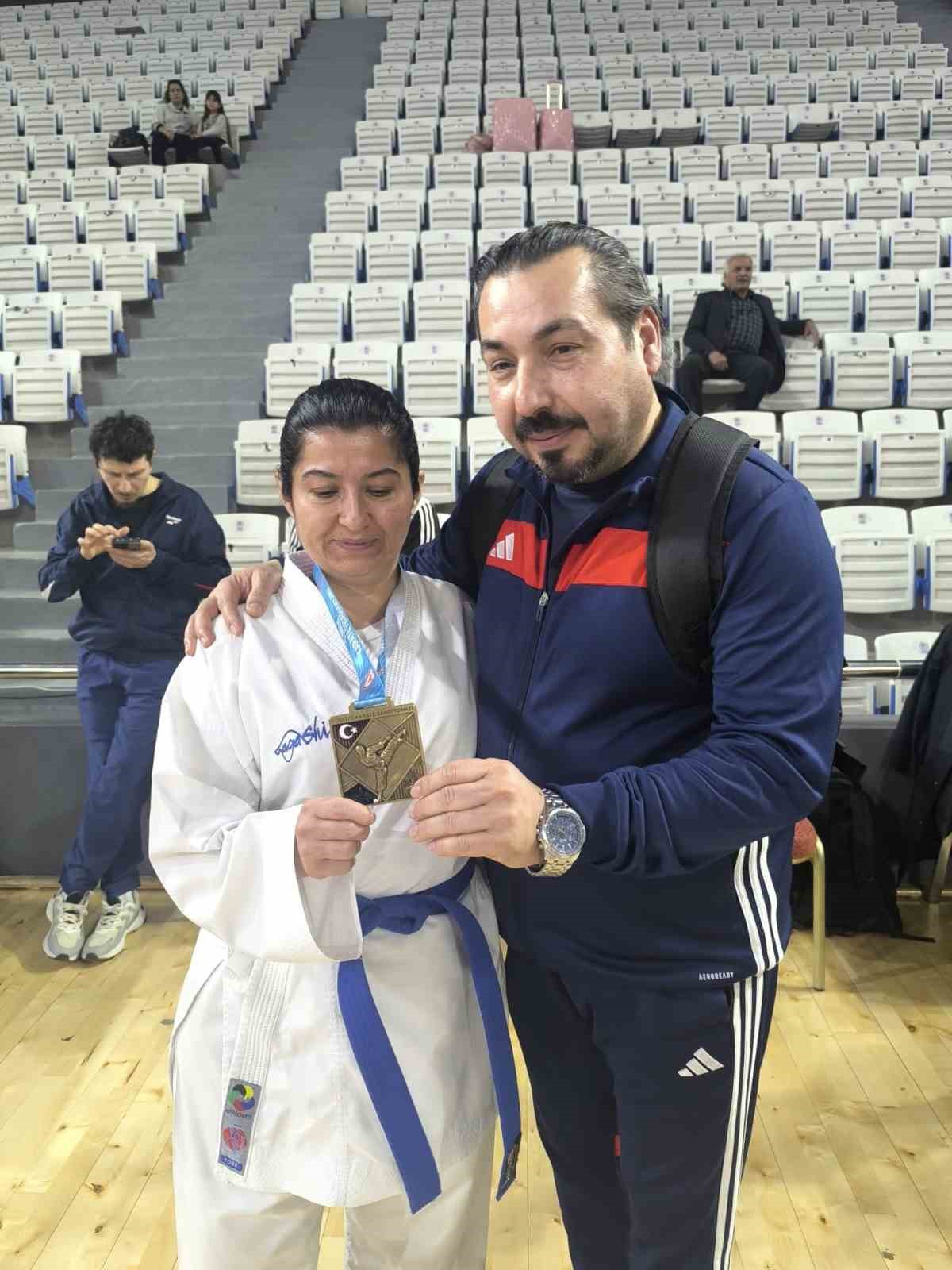 Alaşehirli karateci Türkiye’nin zirvesinde
