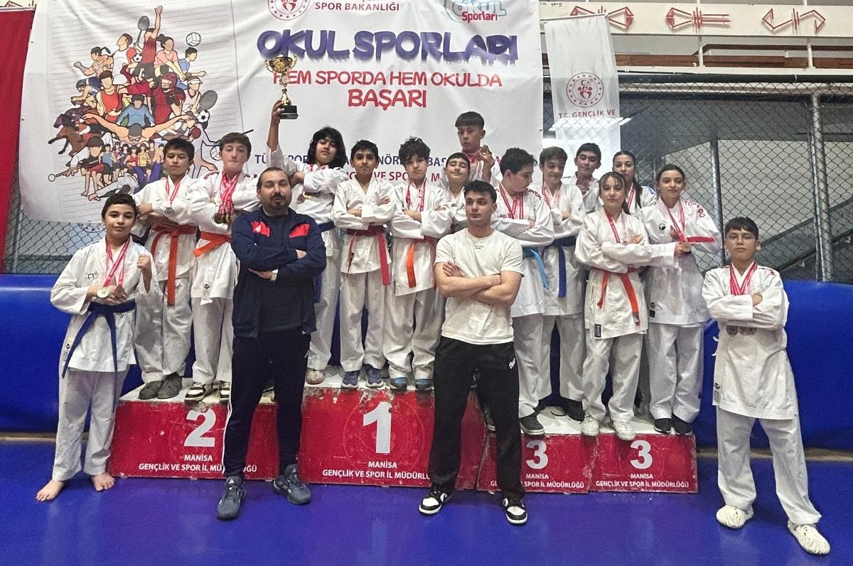 Alaşehirli karatecilerden 67 madalyalık büyük başarı
