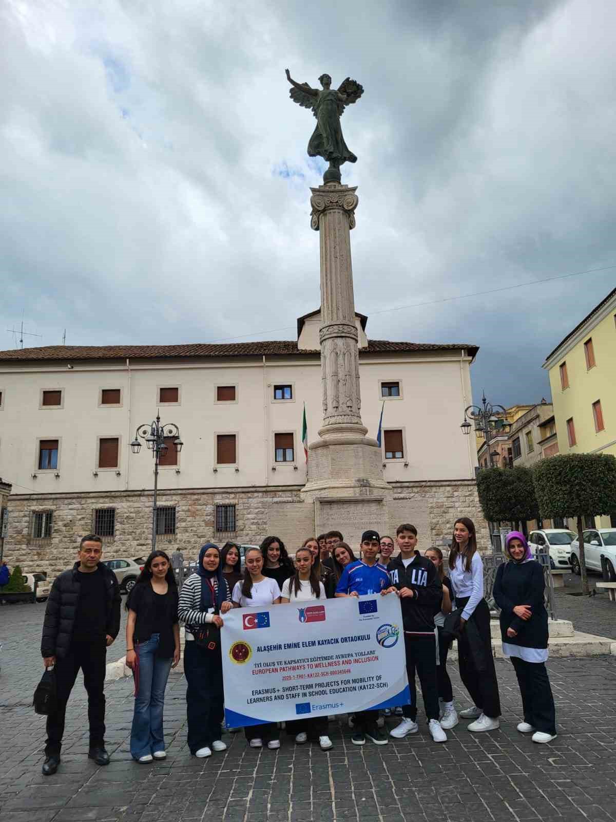 Alaşehirli öğrenciler İtalya’da Türkiye’yi temsil etti
