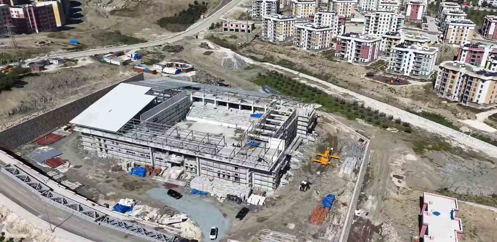 Alazı Mahallesi’nde 1500 kişilik Spor Tesisinde çalışmalar sürüyor
