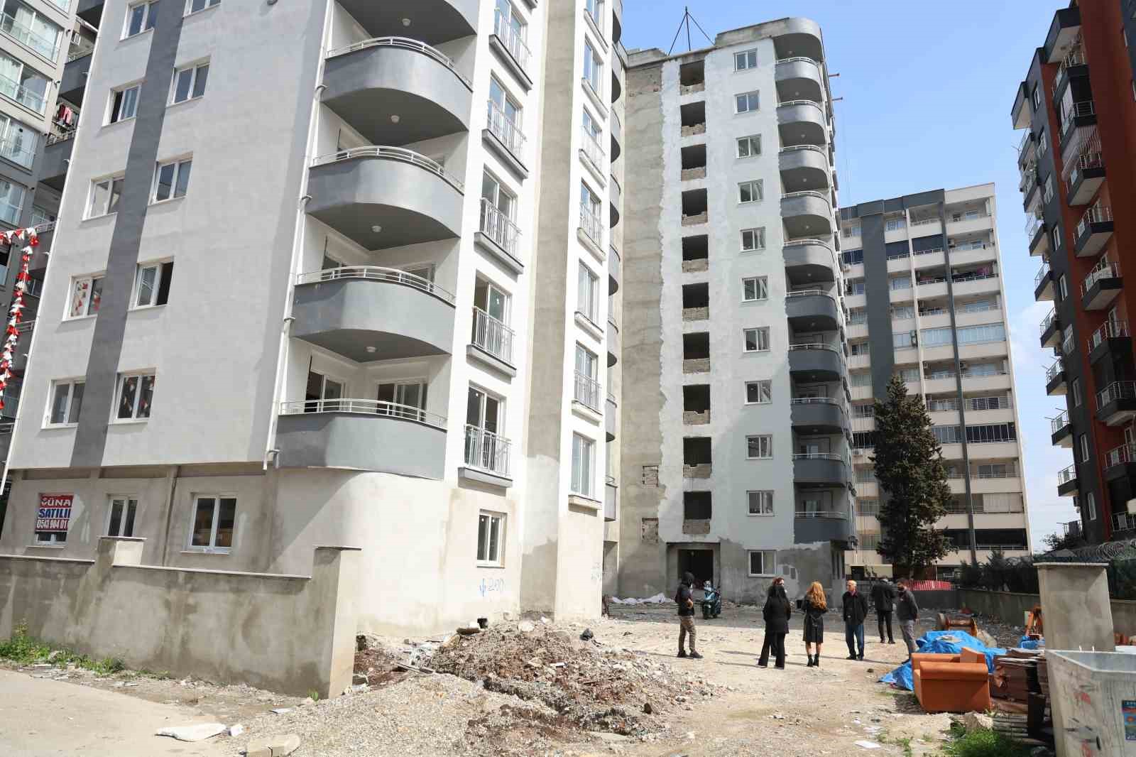 Aldıkları daireler yıllardır bitmeyen mağdurlar inşaat önünde eylem yaptı
