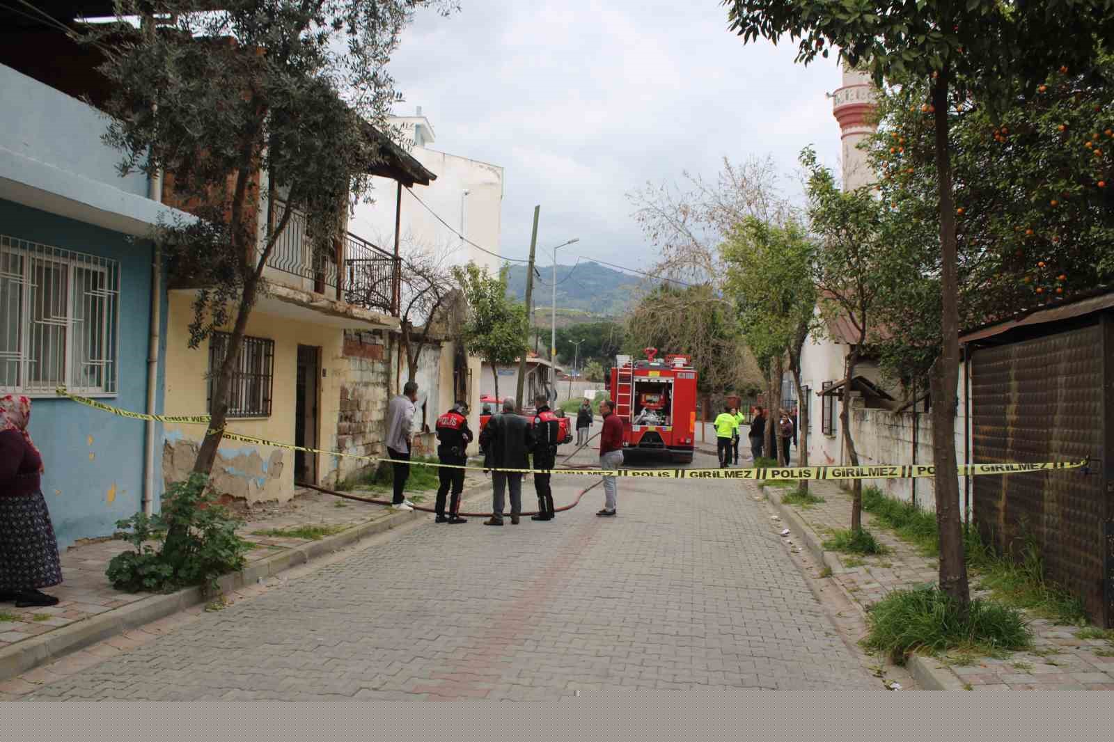 Alevler evi sardı, mahallede panik yaşandı
