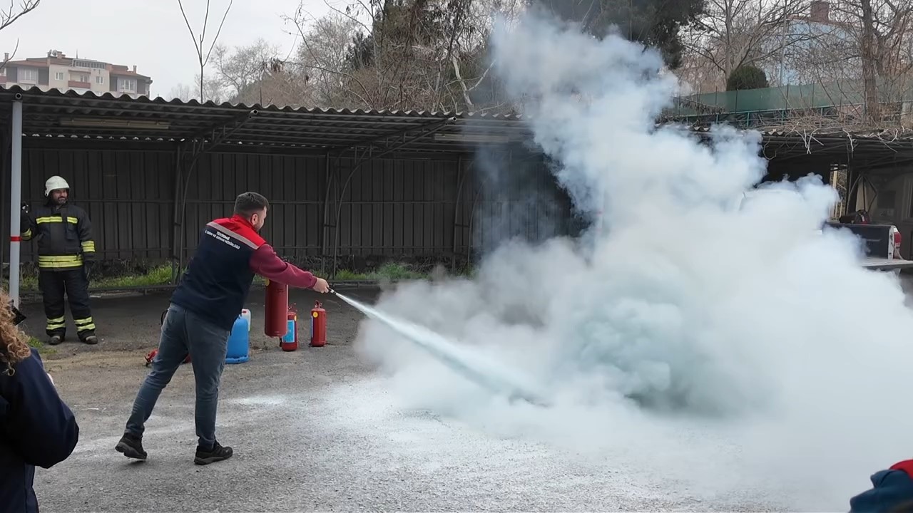 Alevlere karşı eğitim: Tarım personeli yangınla mücadeleyi sahada öğrendi
