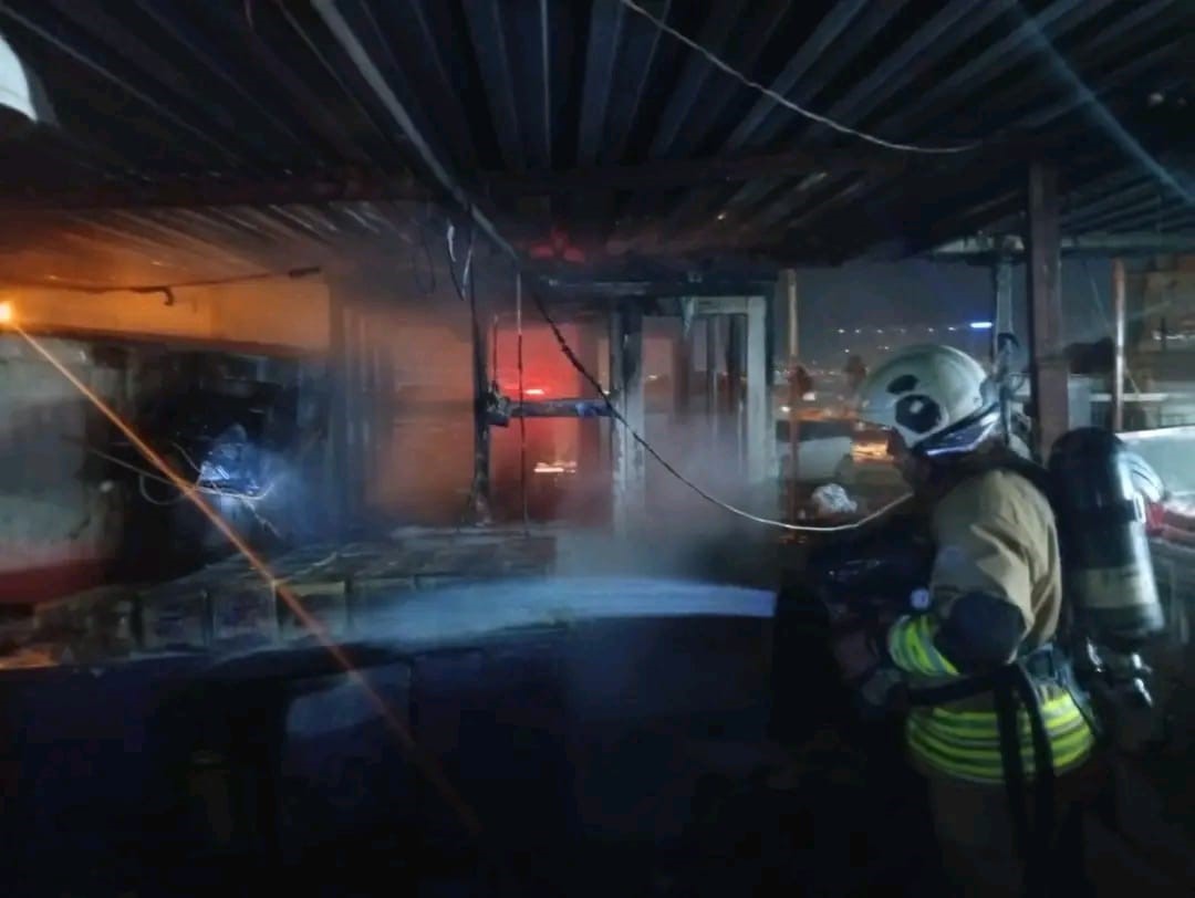 Alevlere teslim olan baraka iş yeri kullanılmaz hale geldi
