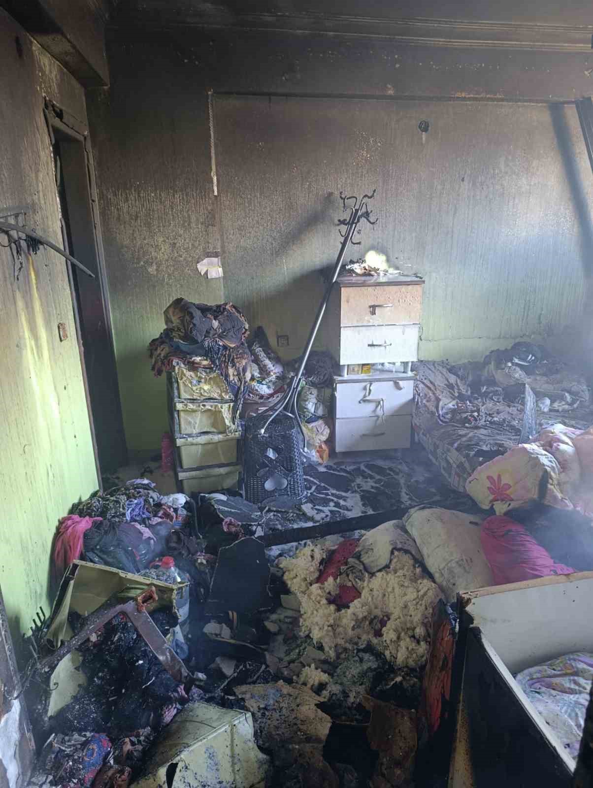 Alevlere teslim olan evinden çıkmak isteyen şahıs yaralandı
