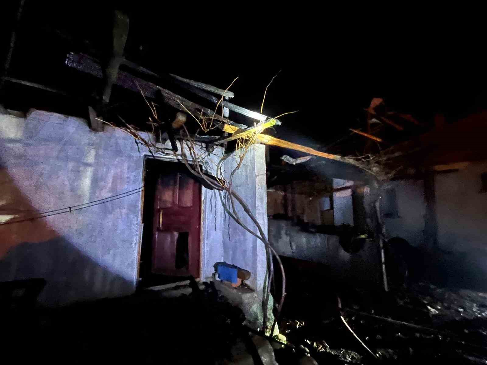 Alevlere teslim olan kamyonet kullanılmaz hale geldi
