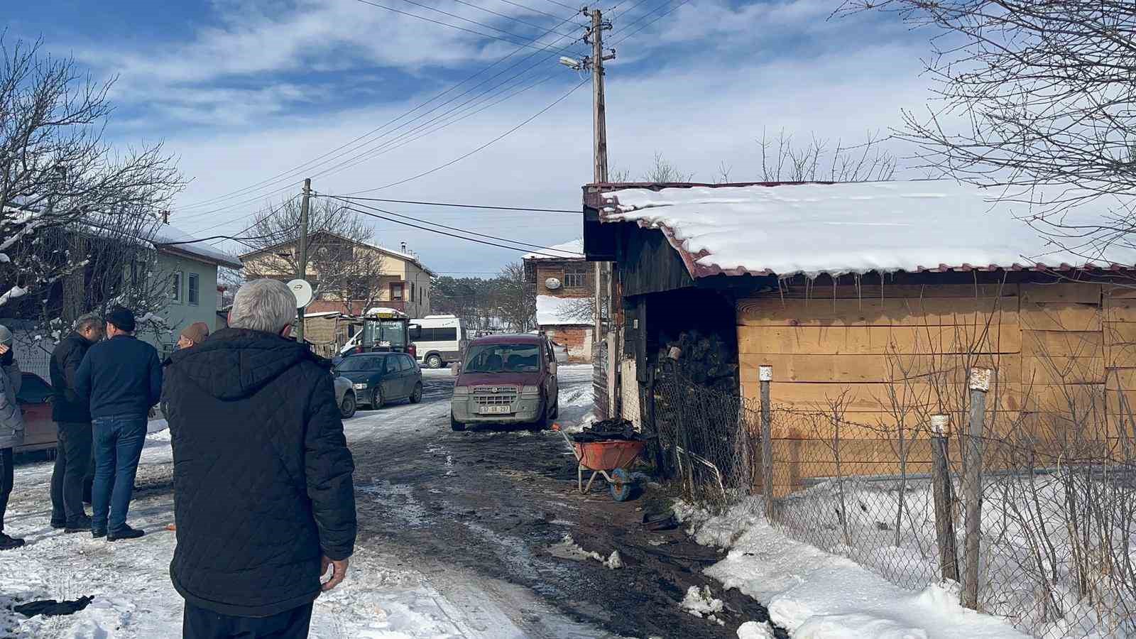 Alevlere teslim olan minibüsünü izlerken kalbine yenik düştü
