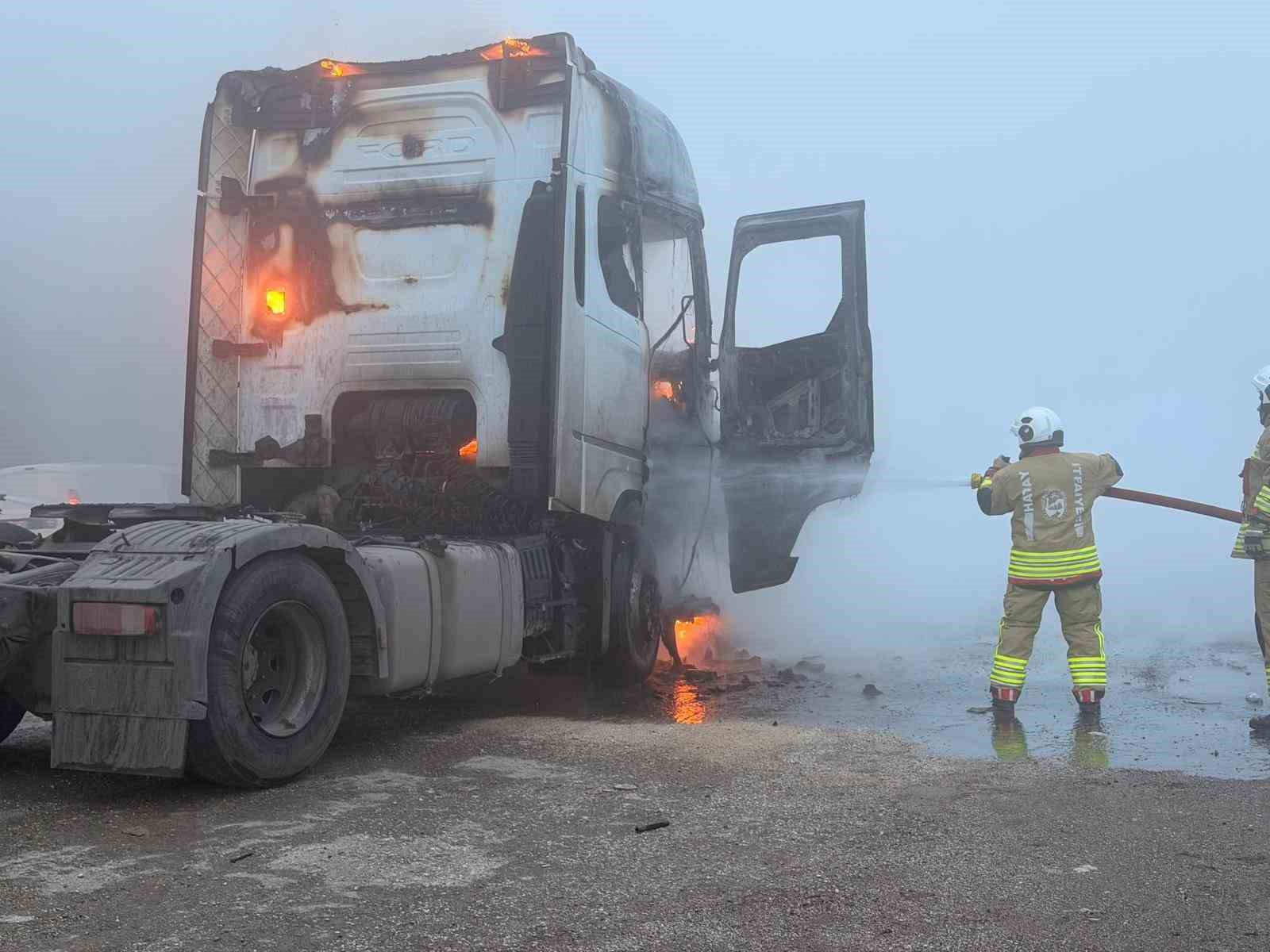 Alevlere teslim olan tır kullanılamaz hale geldi
