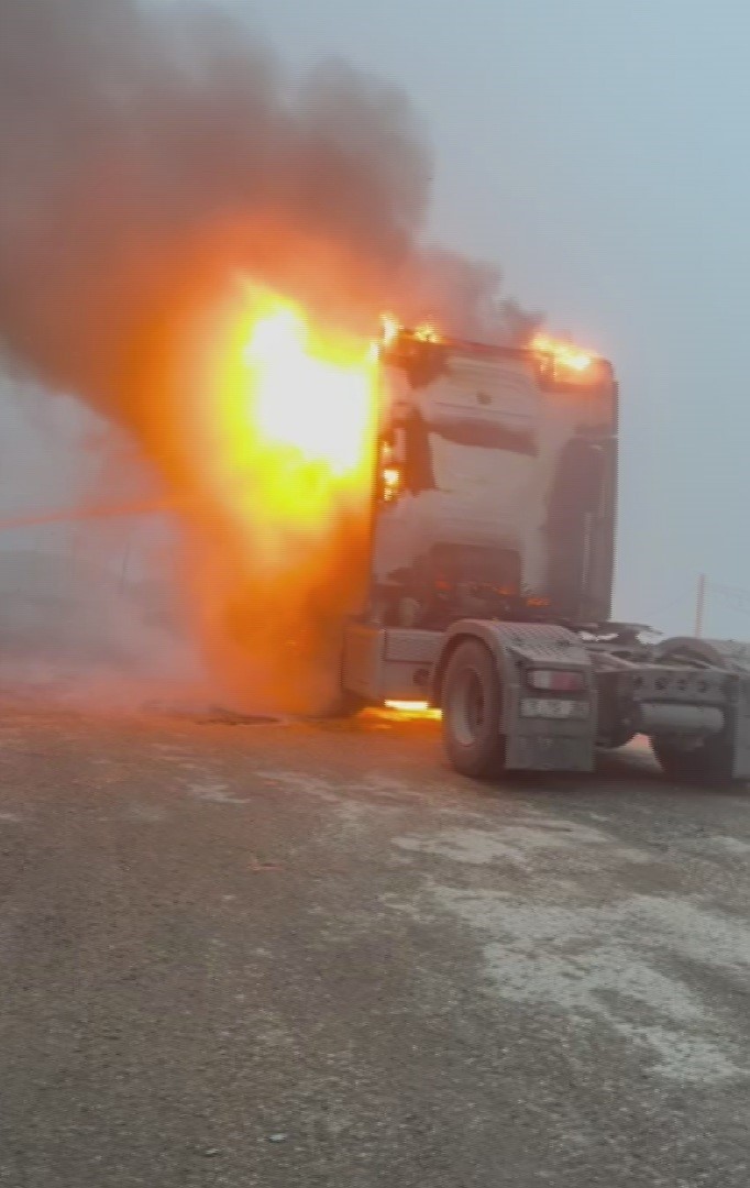 Alevlere teslim olan tır kullanılamaz hale geldi
