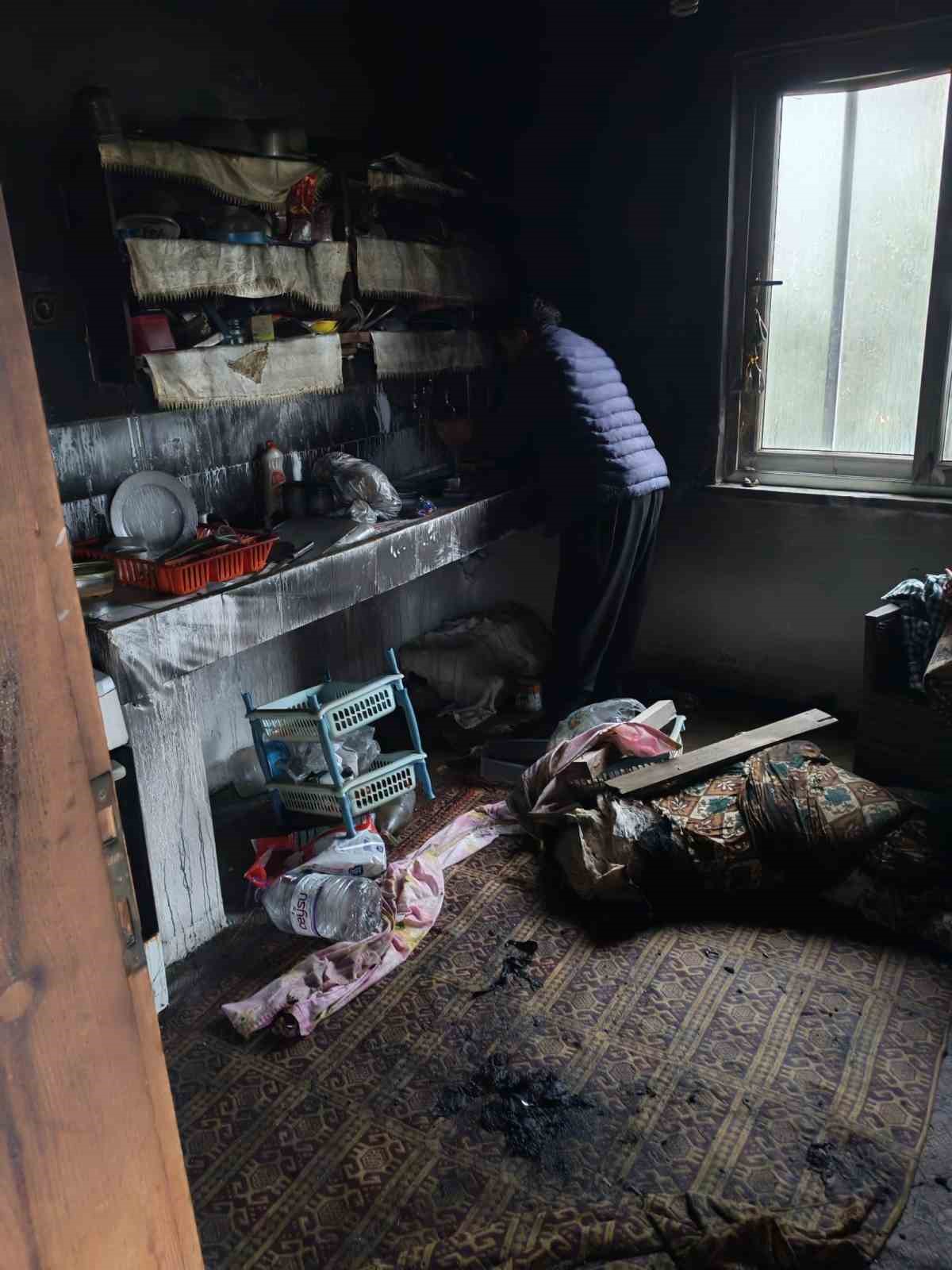 Alevlerin küle çevirdiği evde Kur’an-ı Kerim zarar görmedi
