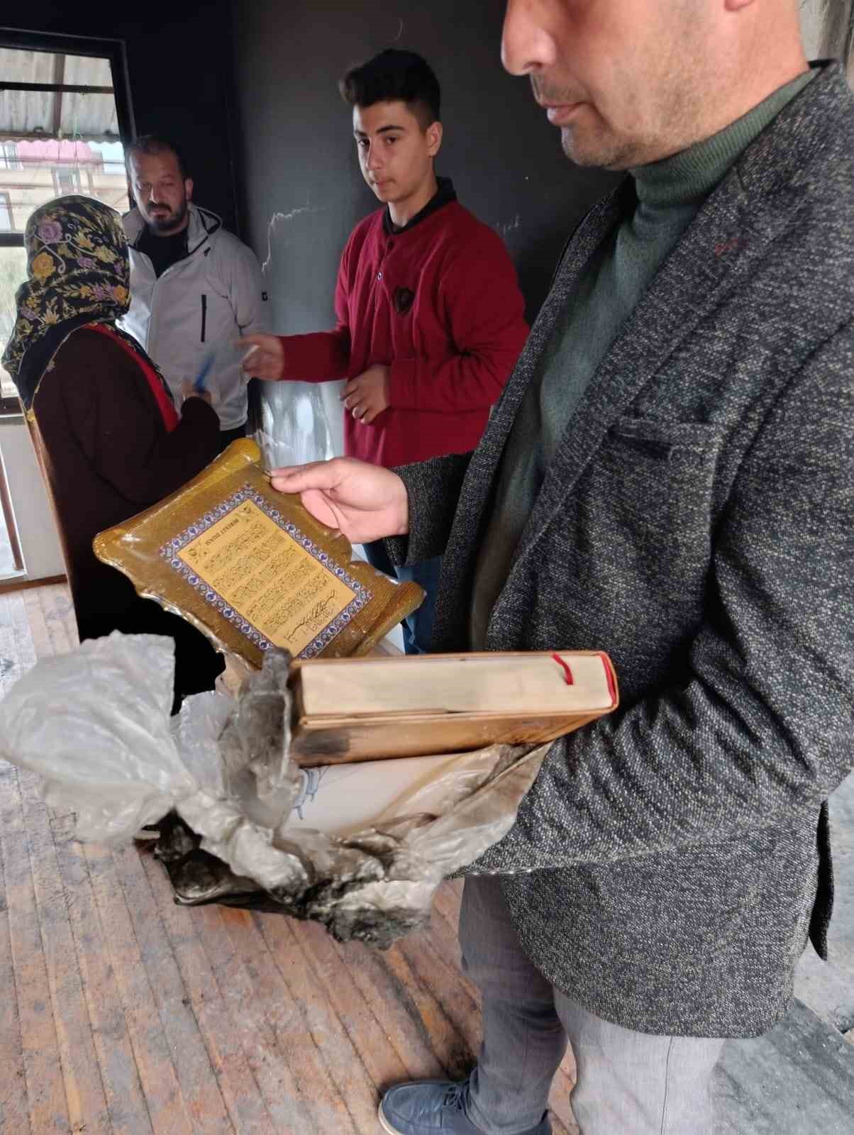 Alevlerin küle çevirdiği evde Kur’an-ı Kerim zarar görmedi
