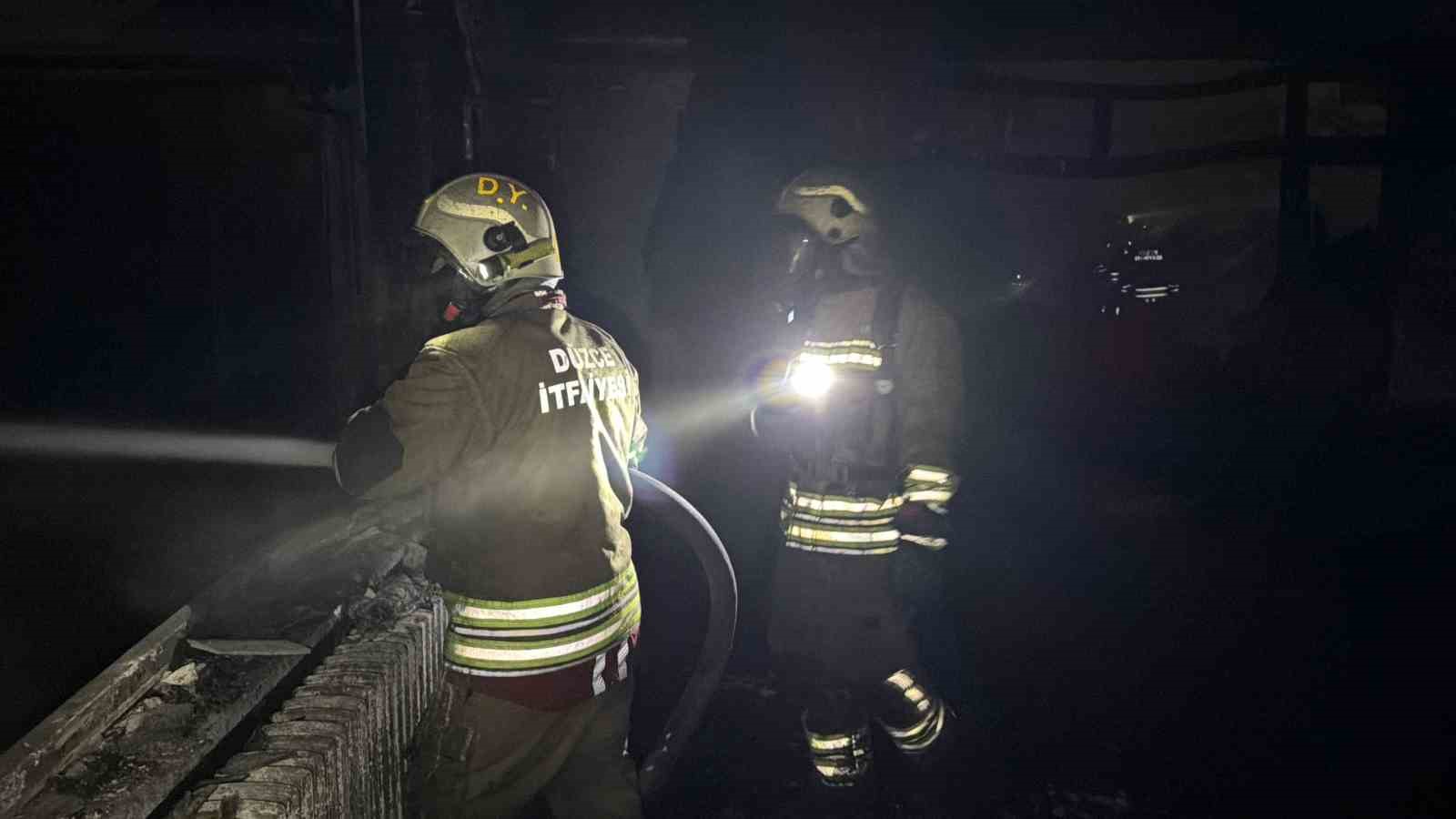 Alevlerin küle çevirdiği fabrika içerden görüntülendi
